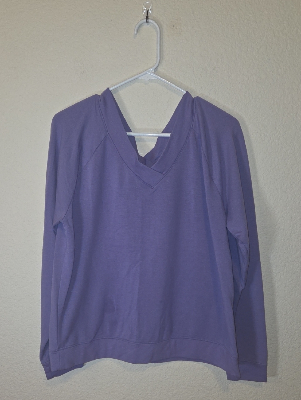 Ambrielle Lavender V-Neck Pullover Sweatshirt